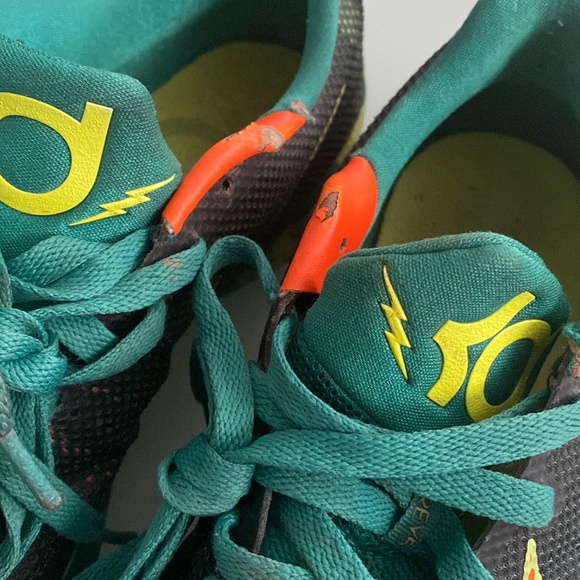 Mens Nike shoes - Picture 4 of 6